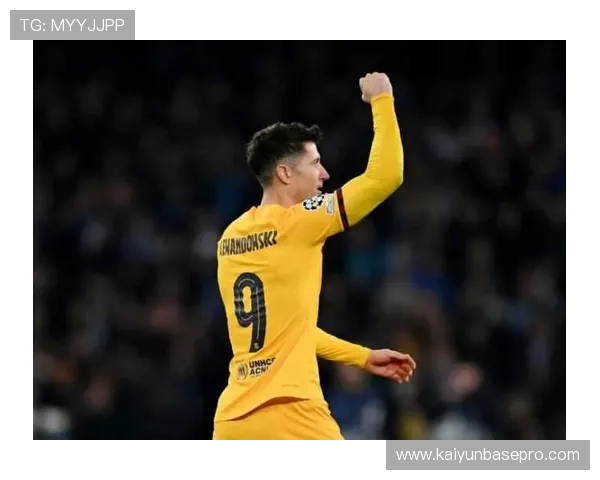 莱万多夫斯基轻微肌肉拉伤恢复未明巴萨锋线轮换与火力稳定遭遇新考验